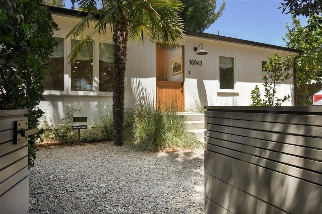 16943 Hartland, Lake Balboa, California 91406 — photo 4