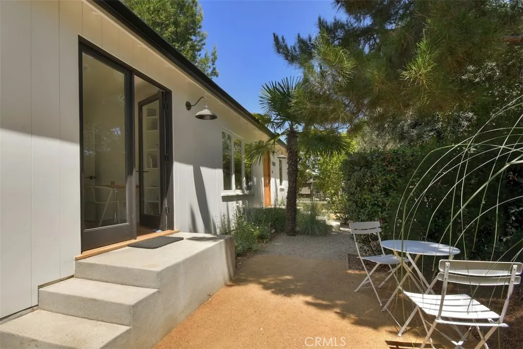 16943 Hartland, Lake Balboa, California 91406 — photo 5