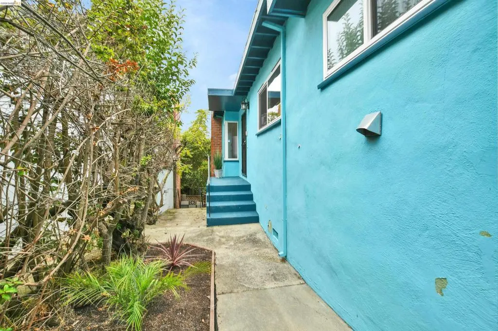 6556 Claremont Ave, Richmond, California 94805-2043 — photo 4