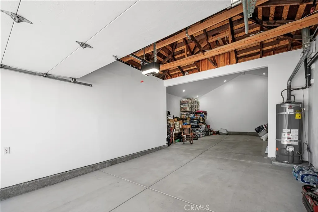 Single car garage in front