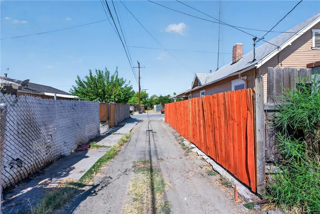 983 Wall Avenue, San Bernardino, California 92410 — photo 4