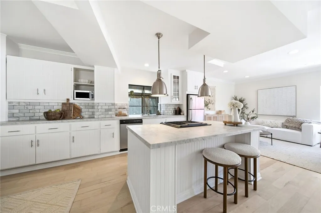 9624 Highland Gorge Drive, Beverly Hills, California 90210 — photo 4