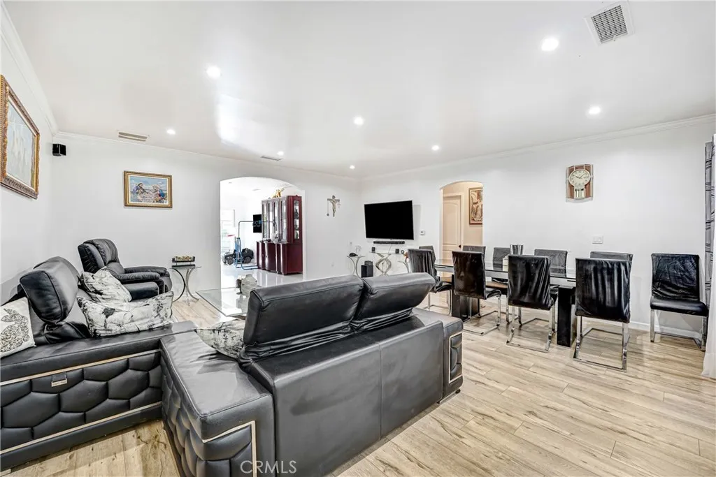 5854 Satsuma, North Hollywood, California 91601 — photo 5