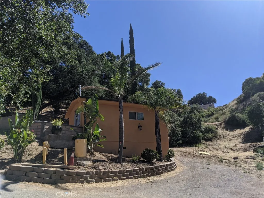 1036 Loma Ln