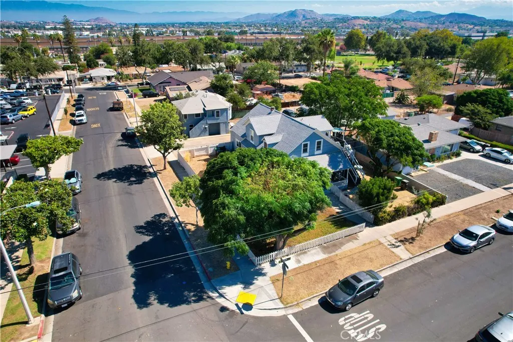 523 W 5th Street, Corona, California 92882 — photo 4