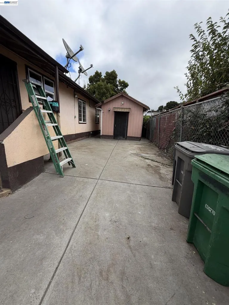 9024 Olive St, Oakland, California 94603 — photo 5