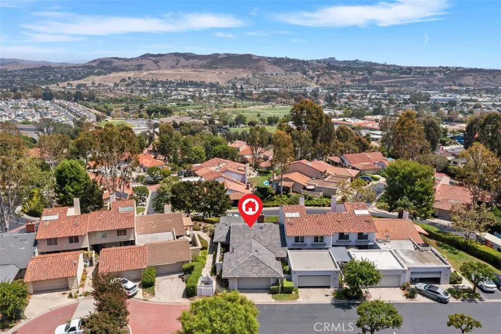 Conveniently located to the downtown San Juan Capistrano and the Mission, restaurants, shopping, parks and the 5 Freeway.