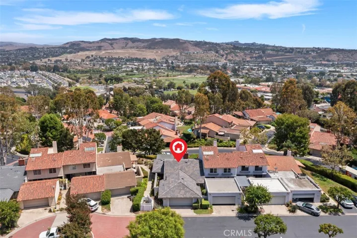 Conveniently located to the downtown San Juan Capistrano and the Mission, restaurants, shopping, parks and the 5 Freeway.