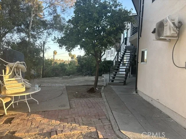 5210 Oakland, Los Angeles, California 90032 — photo 5