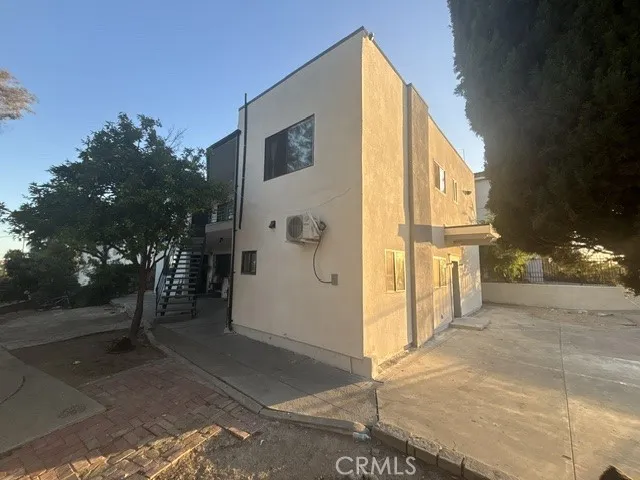 5210 Oakland, Los Angeles, California 90032 — photo 4