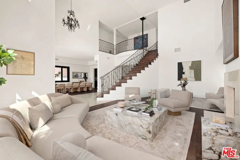 10669 Wellworth Avenue, Los Angeles, California 90024 — photo 4
