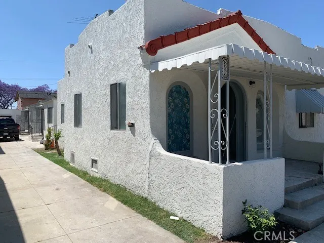 8939 Elizabeth Ave