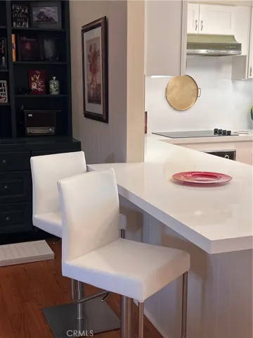 Kitchen Peninsula from the livingroom.