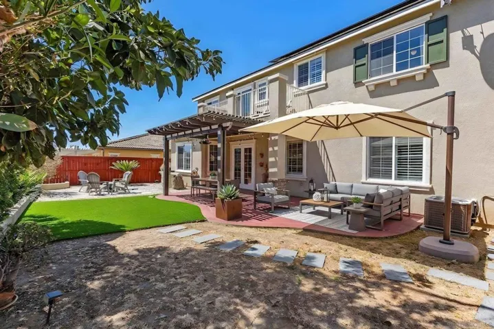 https://zimg.paragon.ice.com/ParagonImages/Property/PA/SDMLS/-533281/49/533/400/f1fd59c2baf0ae00136adf3547873c09/3/bcf5e1e0f9ff8c396531640365dd434d/-533281-2c39ff8f-72e1-4823-95df-d7da30ab6907.JPG