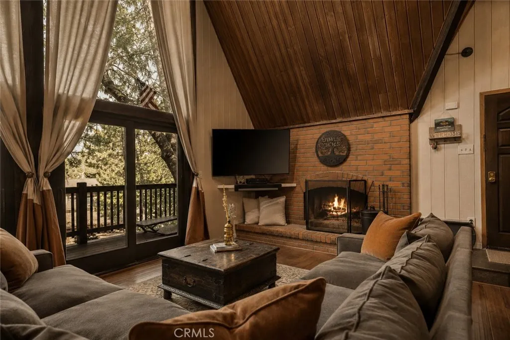 493 Pioneer, Lake Arrowhead, California 92352 — photo 4