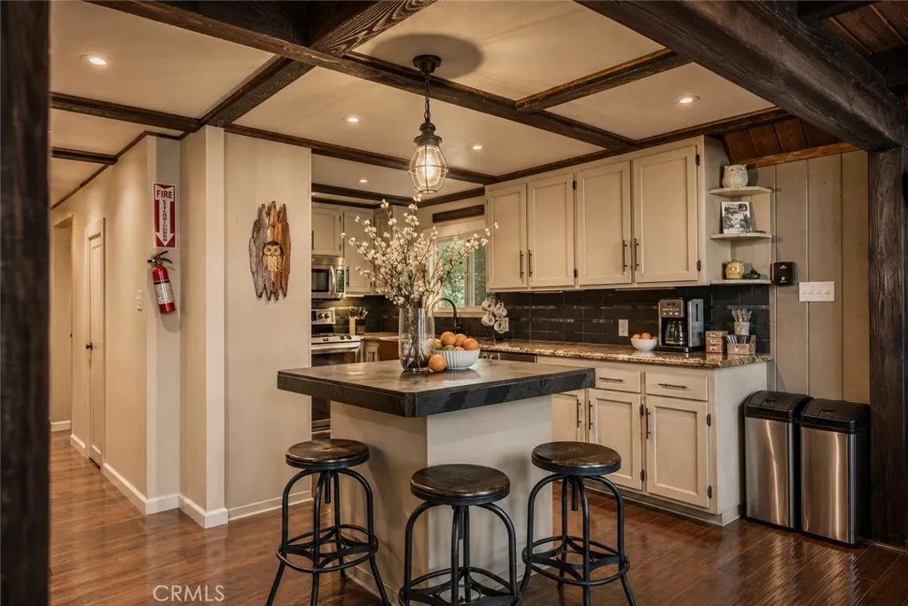 493 Pioneer, Lake Arrowhead, California 92352 — photo 5