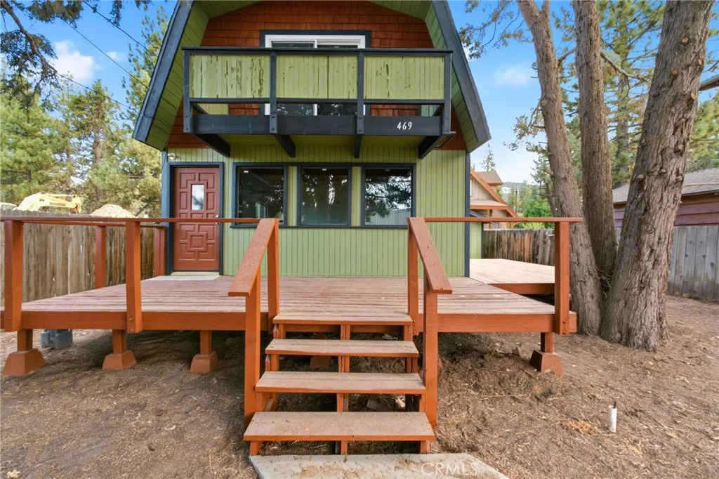 461 W Meadow