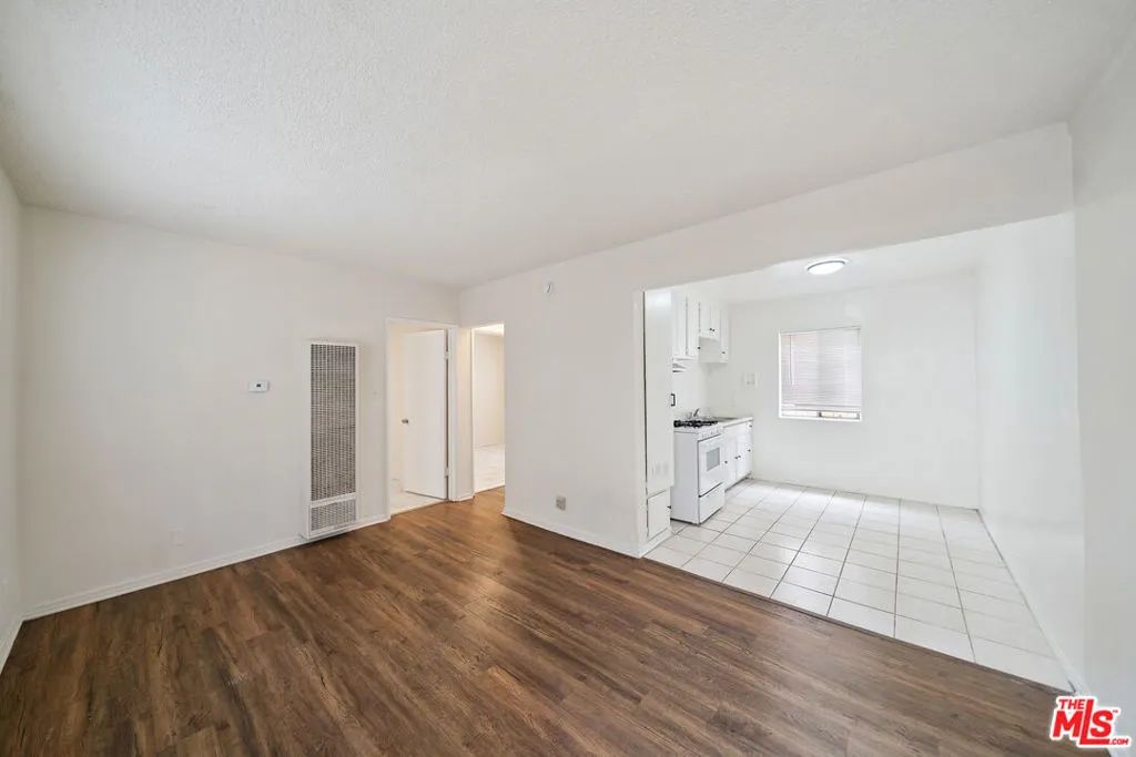 8633 Denver Avenue 3, Los Angeles, California 90044 — photo 5