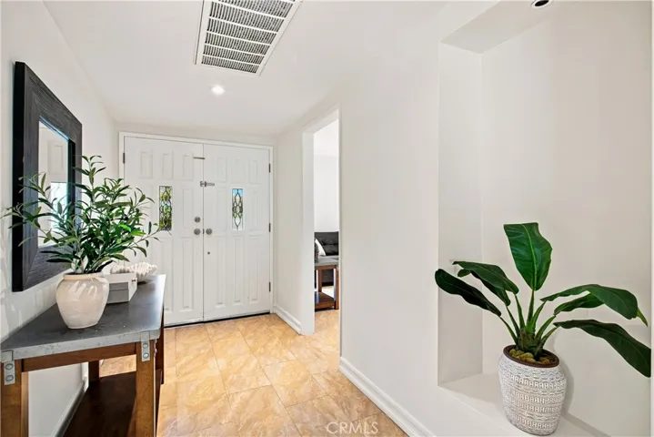 5777 Valerie Avenue, Woodland Hills, California 91367 — photo 4