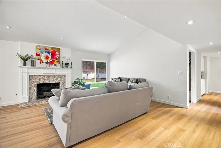 5777 Valerie Avenue, Woodland Hills, California 91367 — photo 5