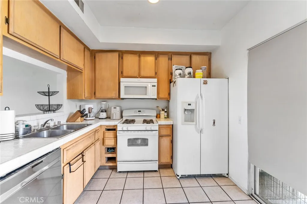 926 W Philadelphia K57, Ontario, California 91762 — photo 5