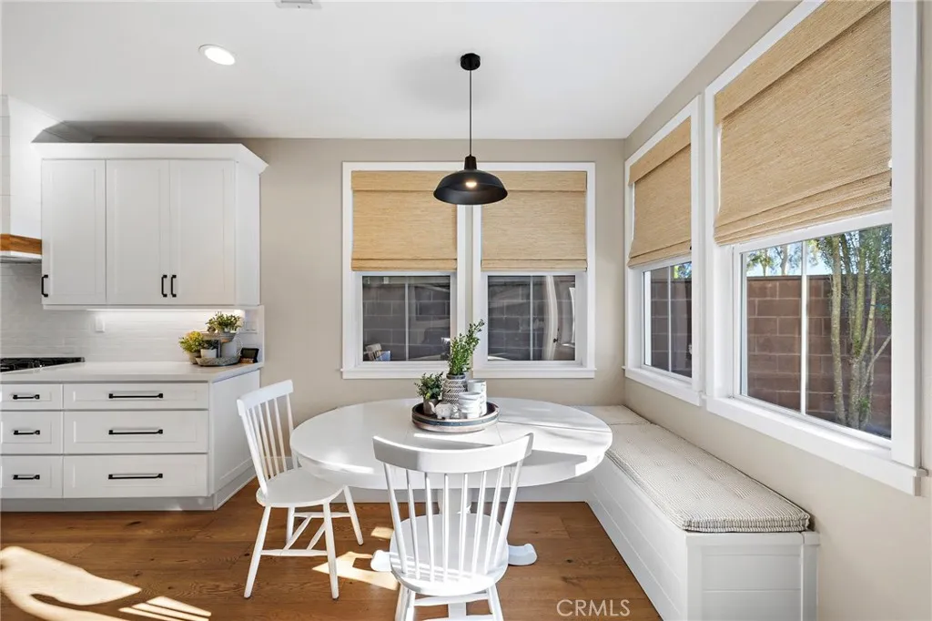 Banquette w/storage underneath