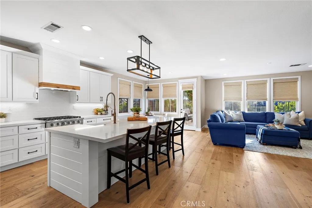 eat in kitchen