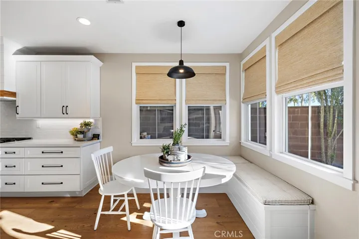 Banquette w/storage underneath