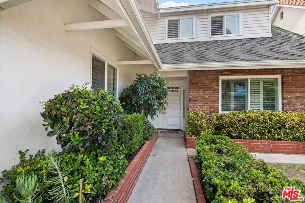 19429 Broadacres Avenue, Carson, California 90746 — photo 4