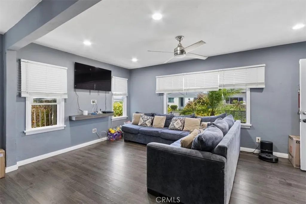 322 W School Street, Compton, California 90220 — photo 4