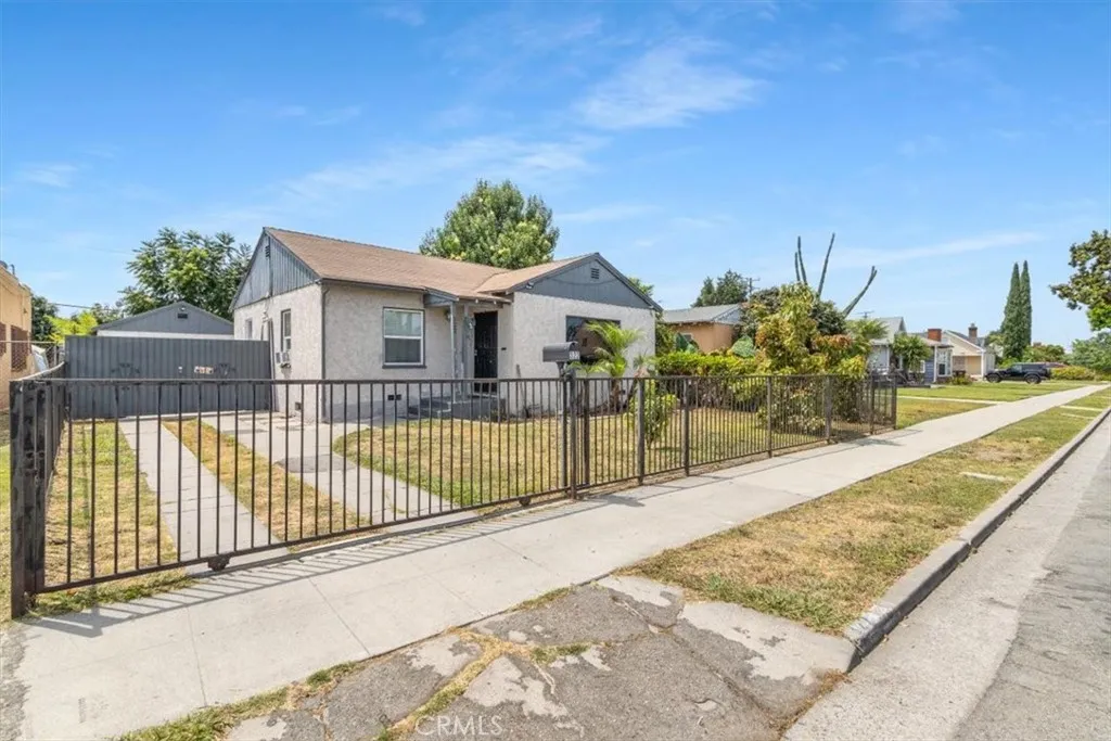 322 W School St