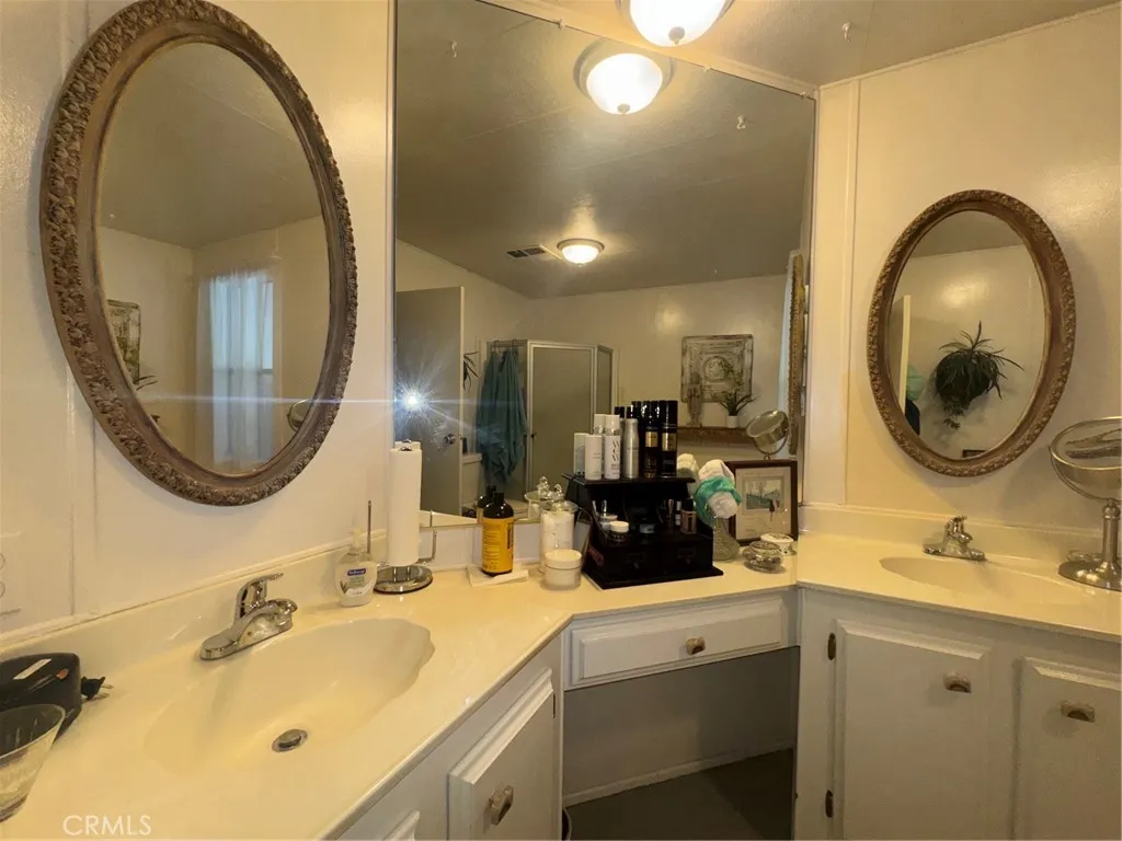 Make up station