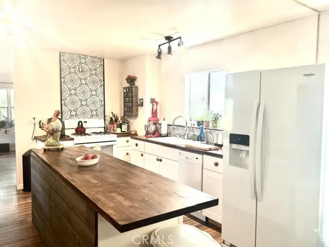 Bright Kitchen
