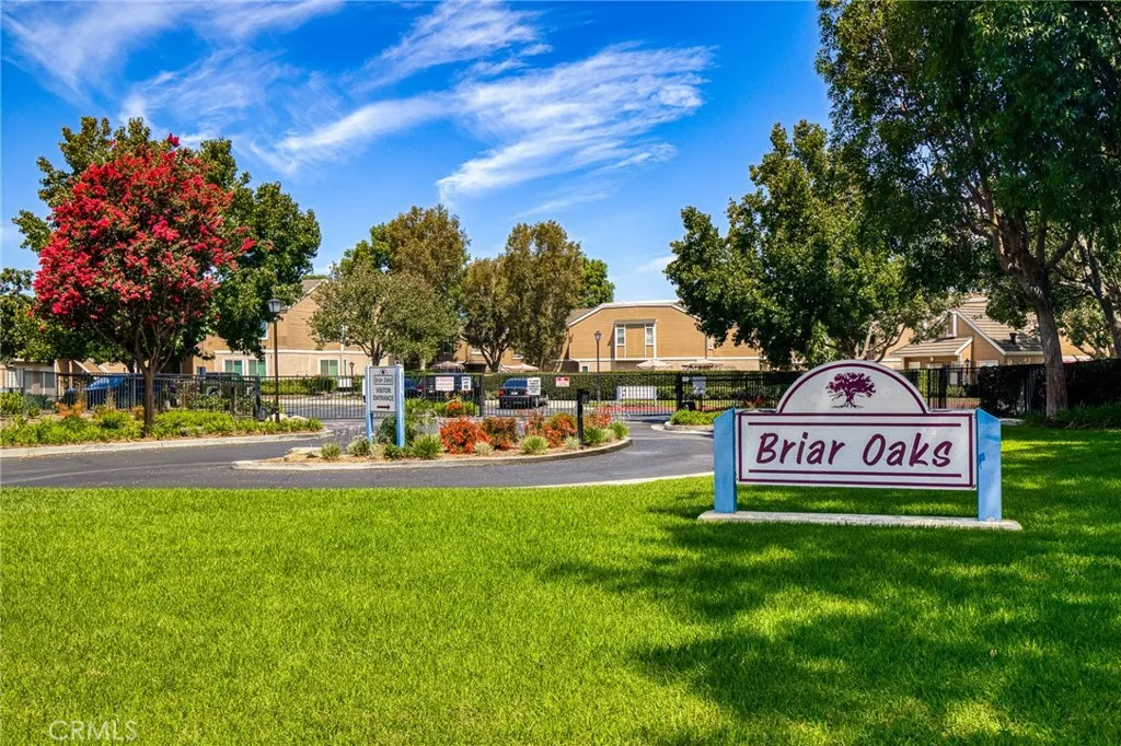 10435 Briar Oaks Dr