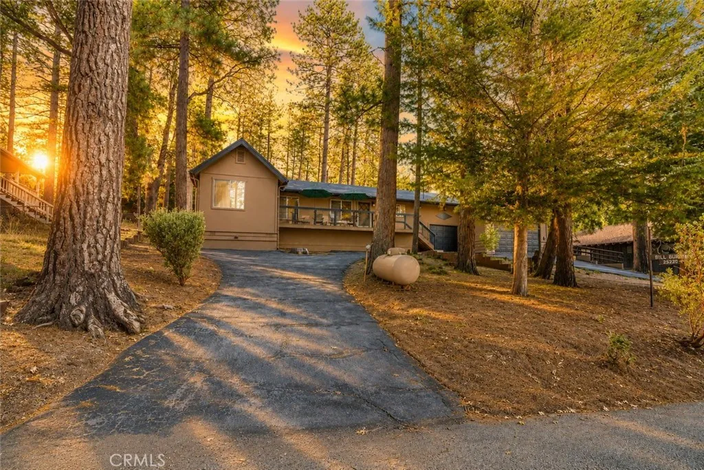 25220 Rim Rock
