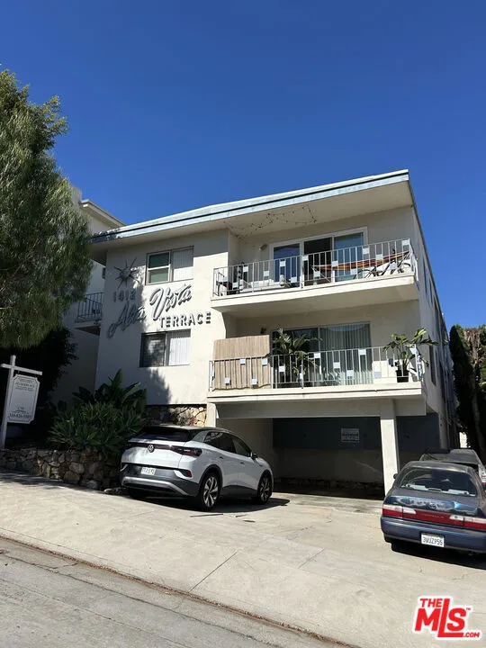 1412 Barry Ave