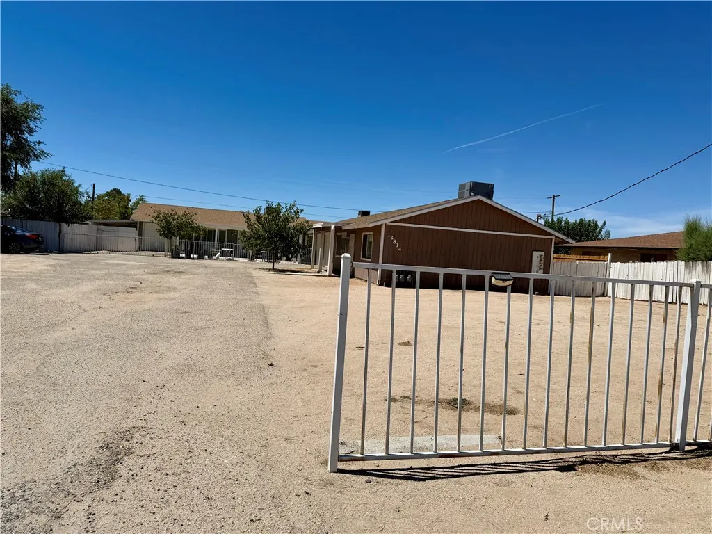 12814 Kiowa, Apple Valley, California 92308 — photo 5