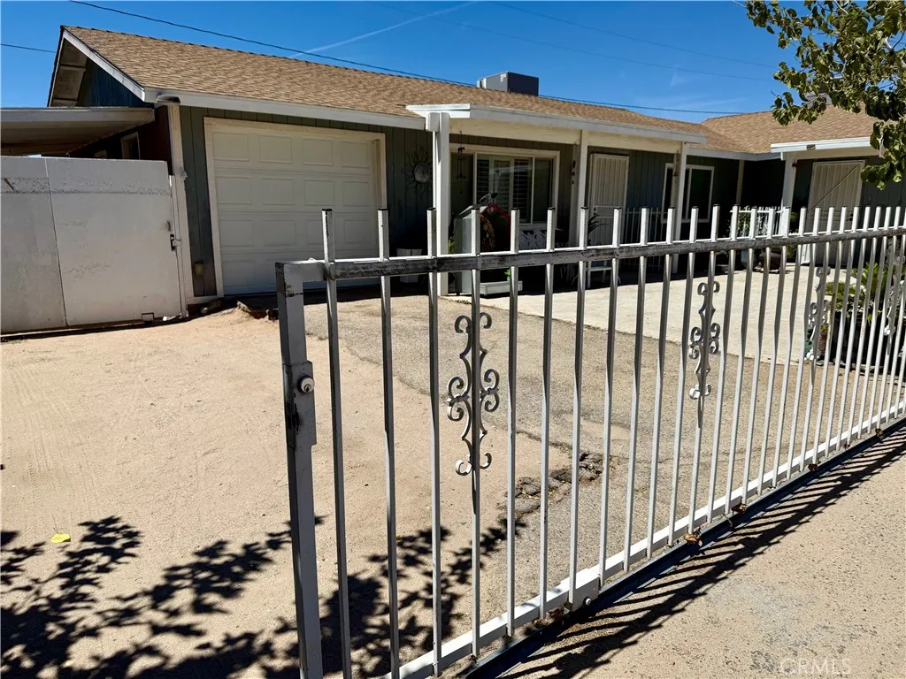 12814 Kiowa, Apple Valley, California 92308 — photo 4