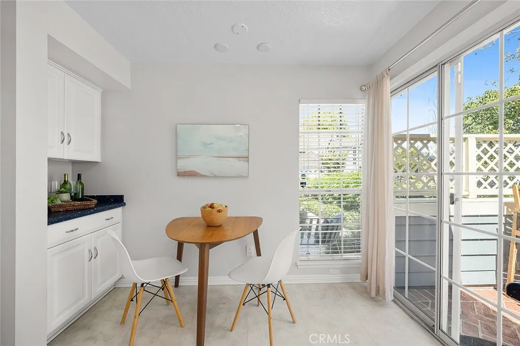 Breakfast nook and even more storage with pull-outs in the lower cabinet. This would make a great coffee bar!