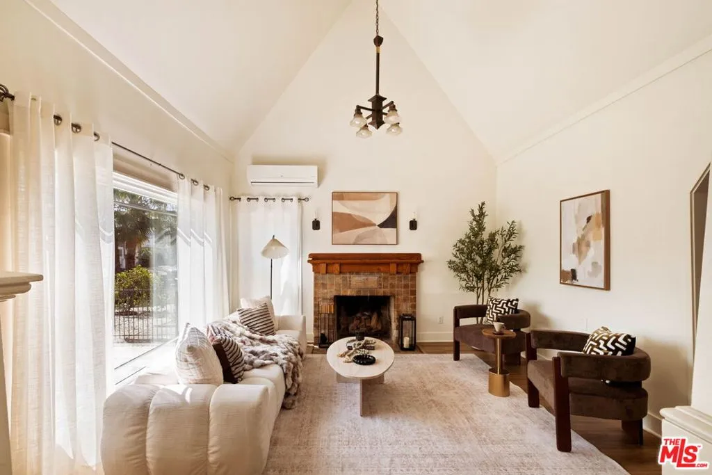 629 N Citrus Avenue, Los Angeles, California 90036 — photo 4