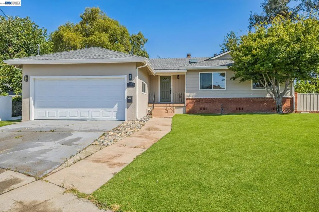 24818 Saint Luke Ct