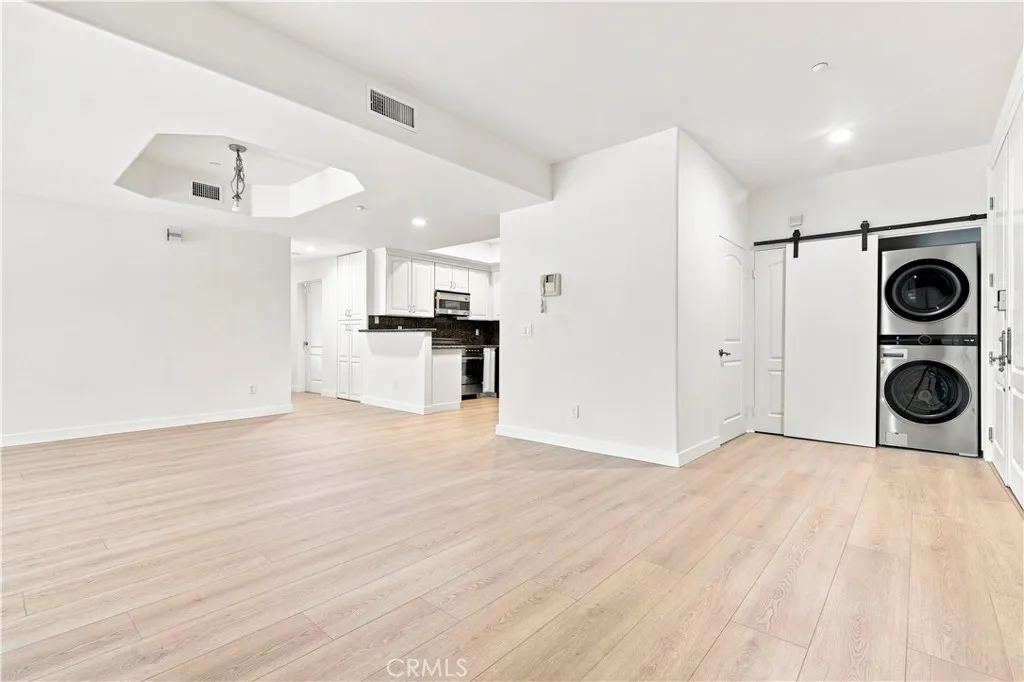 8555 Cashio St Apt 101, Los Angeles, California 90035 — photo 4