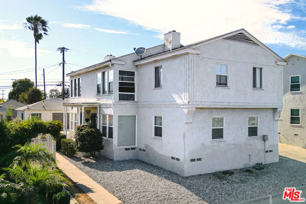 8207 Crenshaw Dr