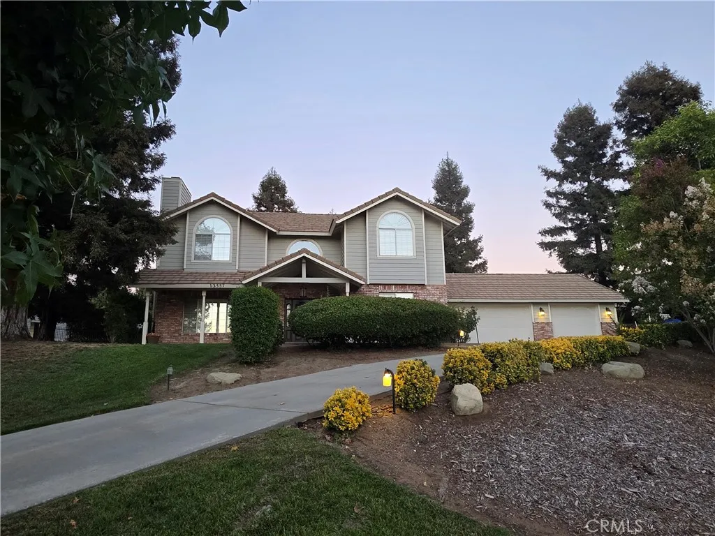 13557 Pineridge Ct