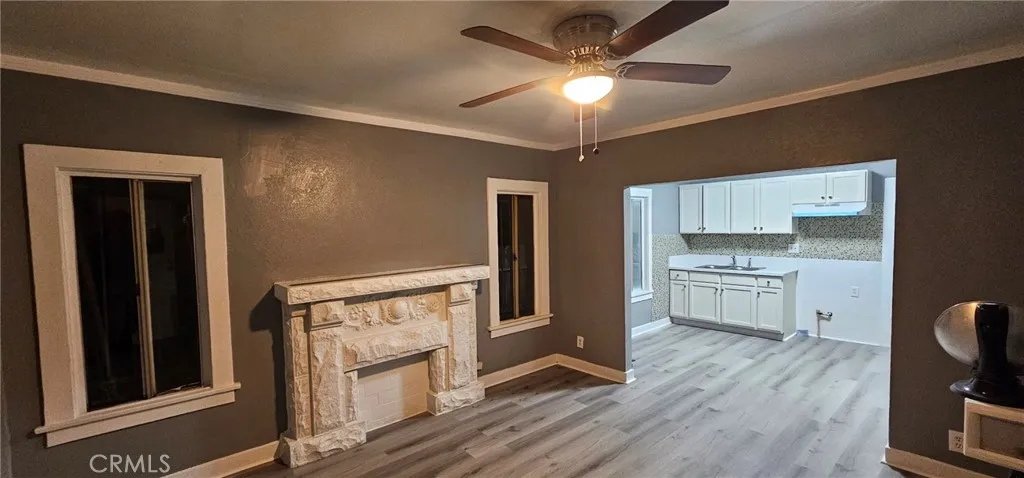 535 W 54th St, Los Angeles, California 90037 — photo 5