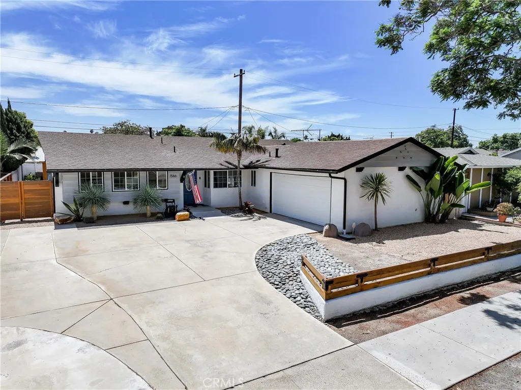 1566 W Crone