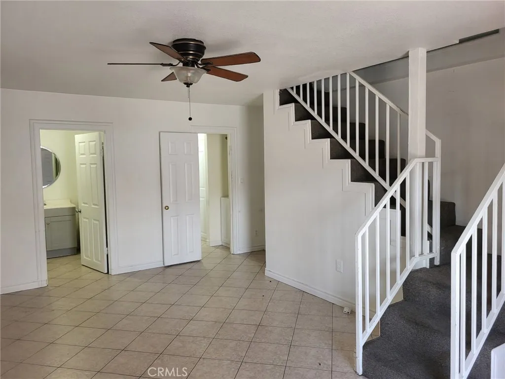 Downstairs - Living room / Bathroom & Closet.