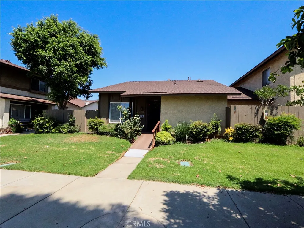 4542 Yosemite Dr