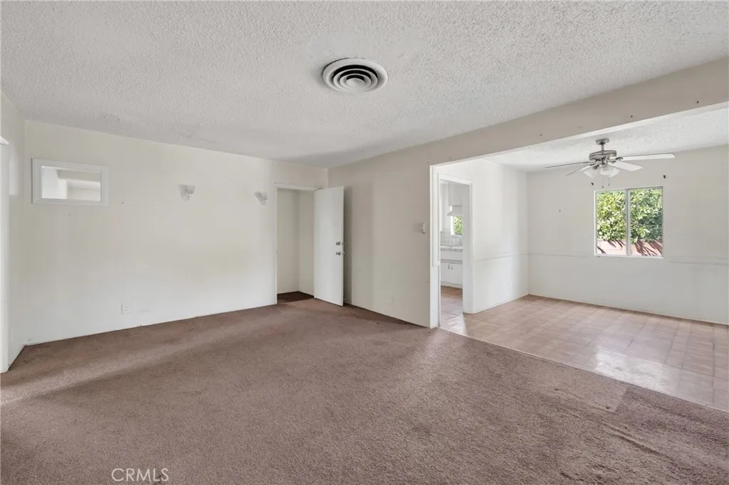 Back Unit-Living Room
