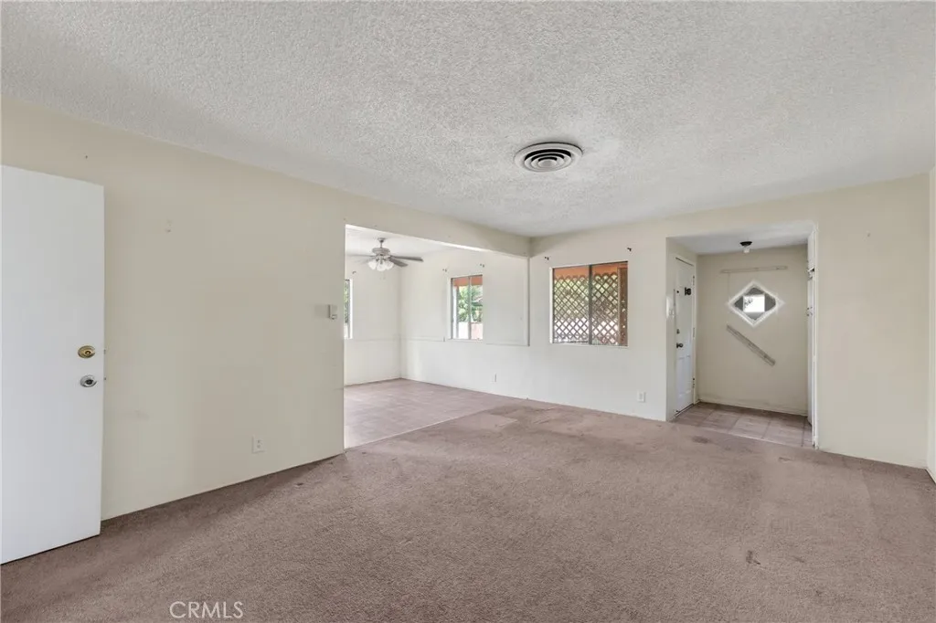 Back Unit-Living Room